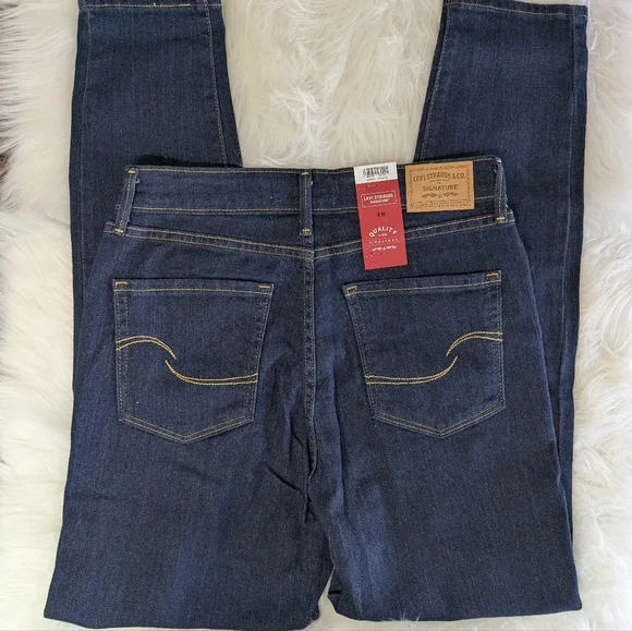 🆕 Levi's Women's Soft Stretch High Waist Skinny Jeans, Classic Dark Wash 27x30 - Picture 4 of 11